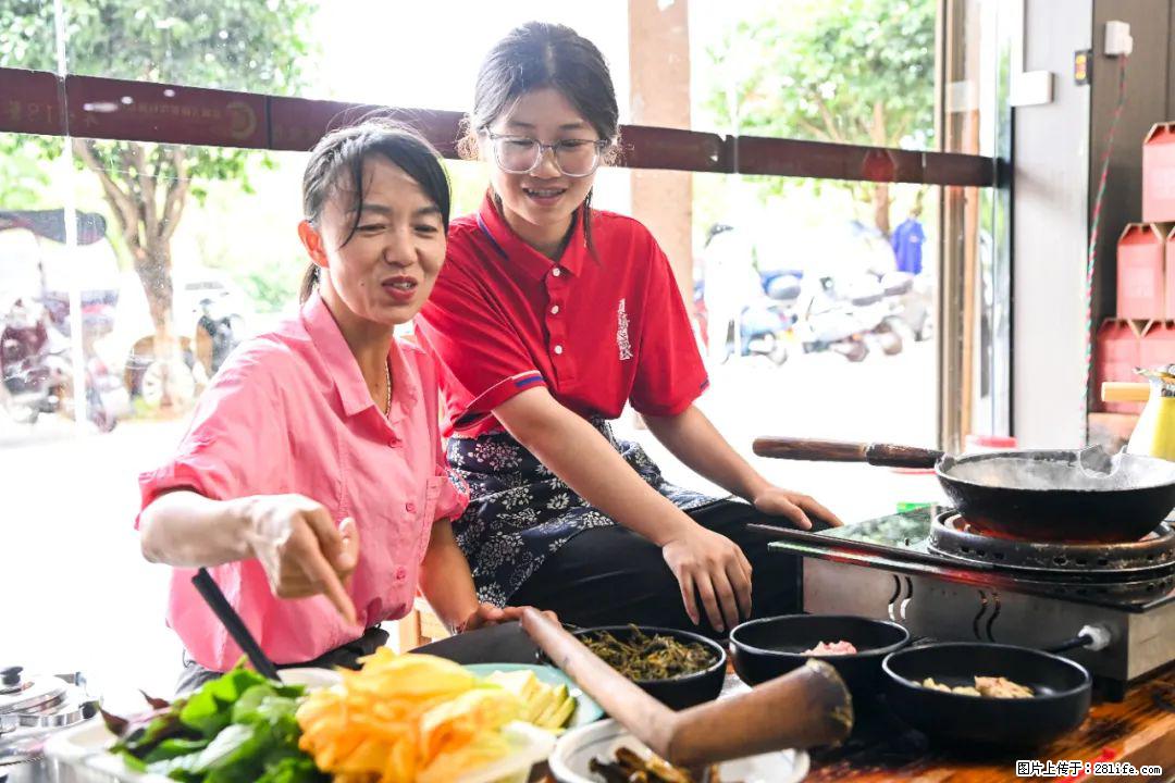 全网追的“扁担女孩”，找了一份暑假工，时薪12元 - 商洛生活资讯 - 商洛28生活网 sl.28life.net